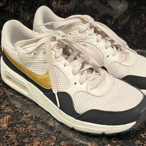 Nike Women's Air Max!